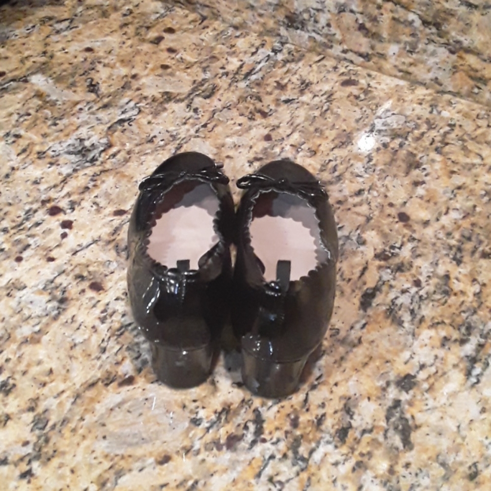 Shose - Picture 2 of 4